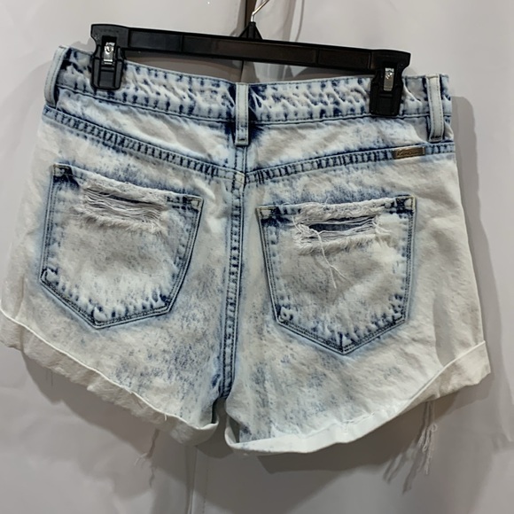 Women’s Distressesd stonewashed Y2K KANCAN shorts size M - Picture 2 of 4